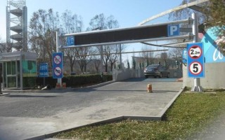 北京新奥购物中心怎么走_停车方便吗