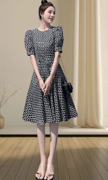 2024年女装流行趋势_如何挑选显瘦连衣裙-第1张图片-俊逸知识馆 2024年女装流行趋势_如何挑选显瘦连衣裙-第1张图片-俊逸知识馆