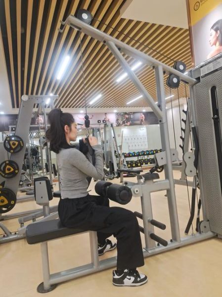 北京健身房哪家好_北京健身私教多少钱-第2张图片-俊逸知识馆 北京健身房哪家好_北京健身私教多少钱-第2张图片-俊逸知识馆