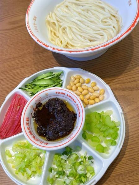 北京炸酱面哪里最正宗_怎么做才地道-第1张图片-俊逸知识馆