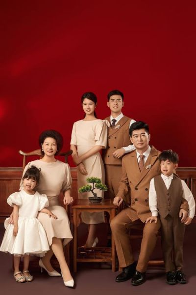 全家福怎么拍好看_全家福拍摄技巧有哪些-第2张图片-俊逸知识馆 全家福怎么拍好看_全家福拍摄技巧有哪些-第2张图片-俊逸知识馆