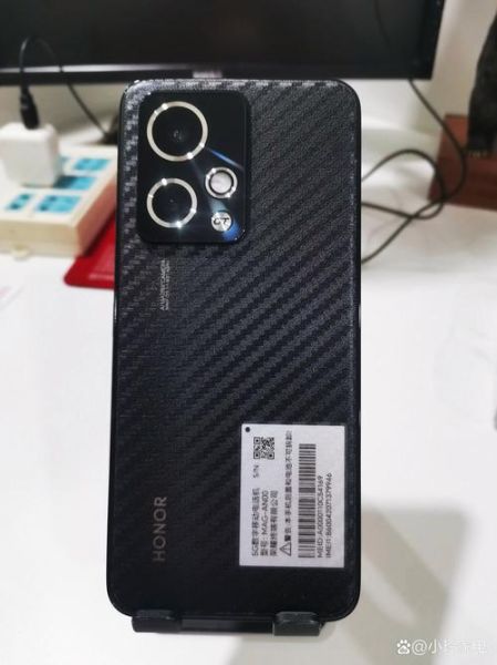 曲屏手机怎么样_值得买吗-第3张图片-俊逸知识馆 曲屏手机怎么样_值得买吗-第3张图片-俊逸知识馆