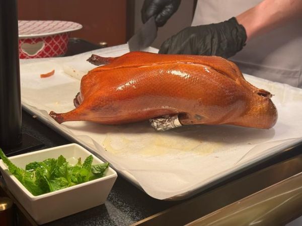 北京烤鸭是什么菜系_北京烤鸭属于哪个地方菜-第3张图片-俊逸知识馆