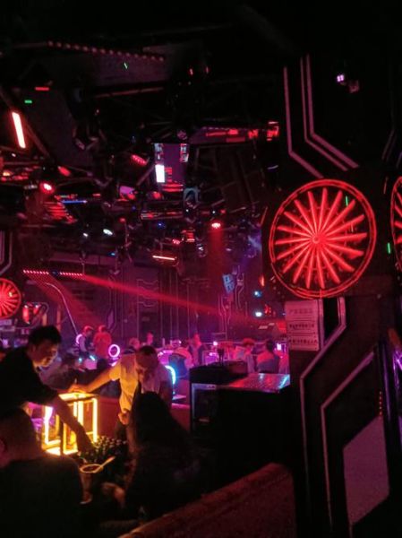 北京夜店哪里好玩_北京夜店消费一般多少钱-第2张图片-俊逸知识馆